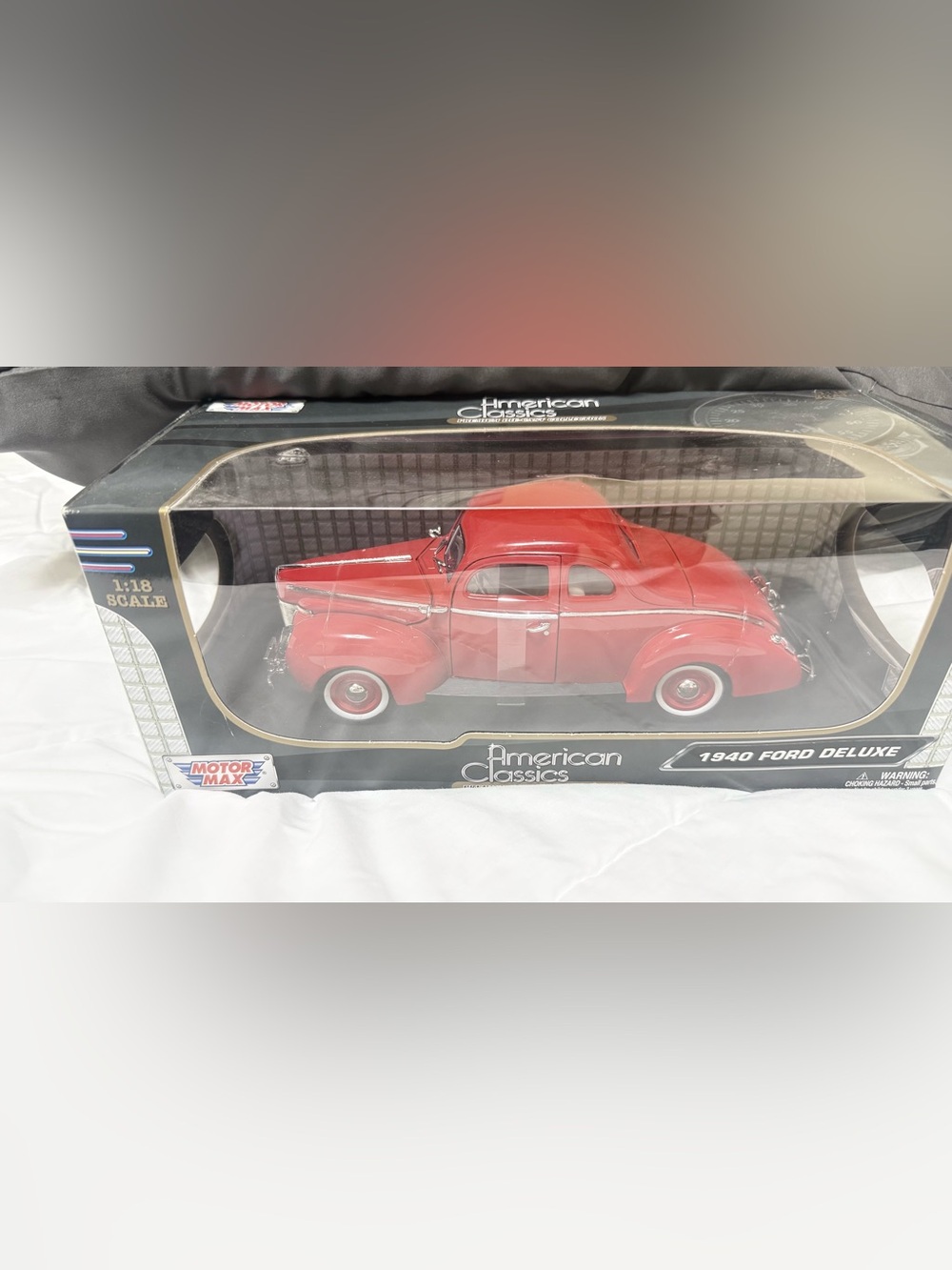 Motor Max American Classics 1940 Ford Deluxe Red Die-Cast Car